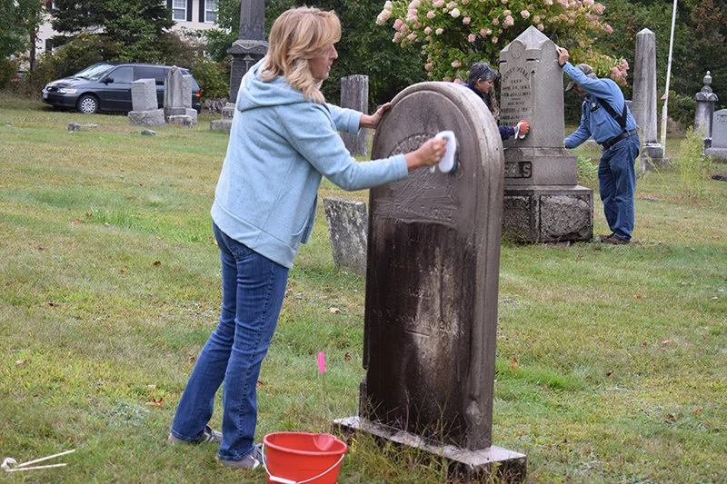 How to Clean a Headstone: Methods